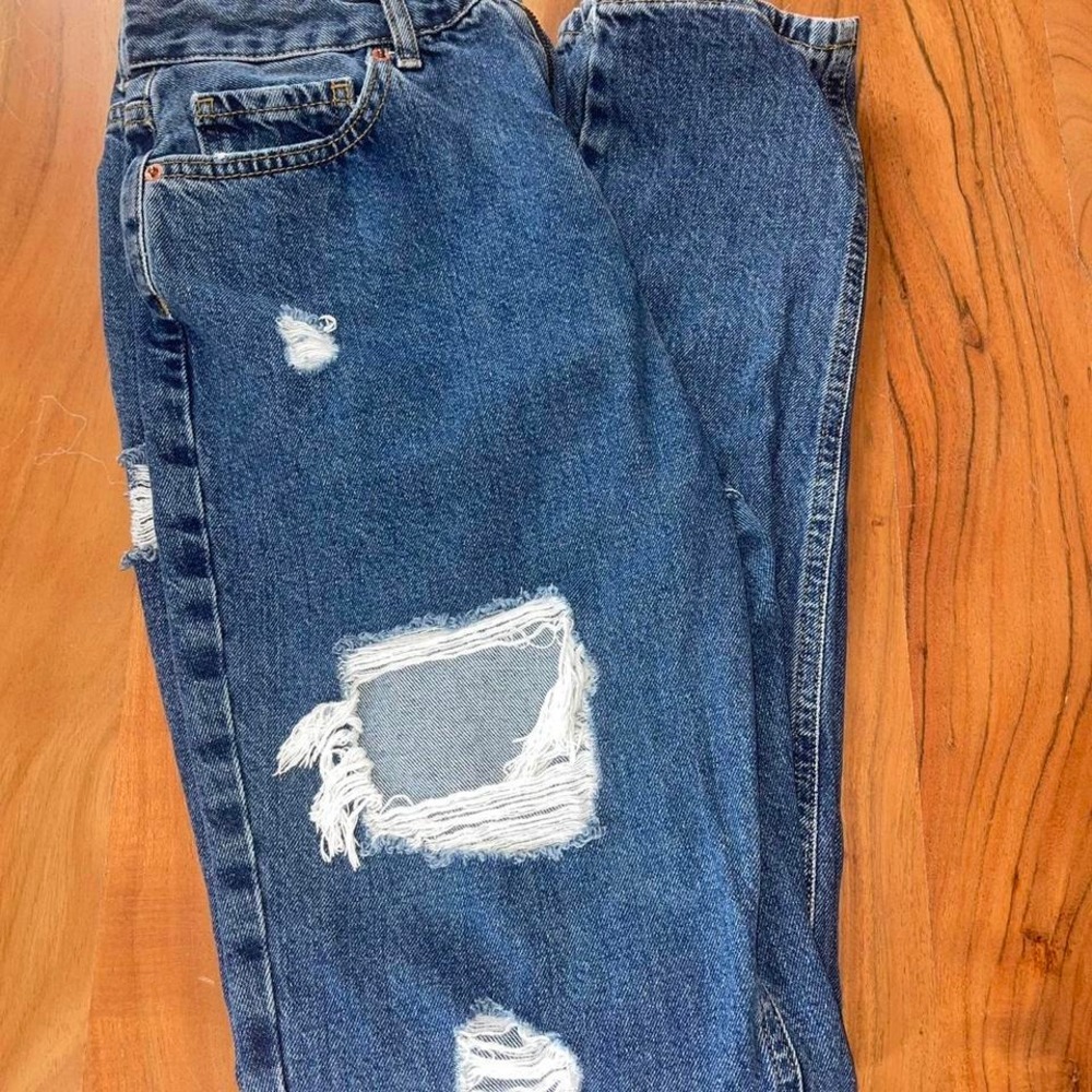 BDG Urban Outfitters Mom High-Rise Distressed Blue Denim Jeans Sz 28 Medium Wash
